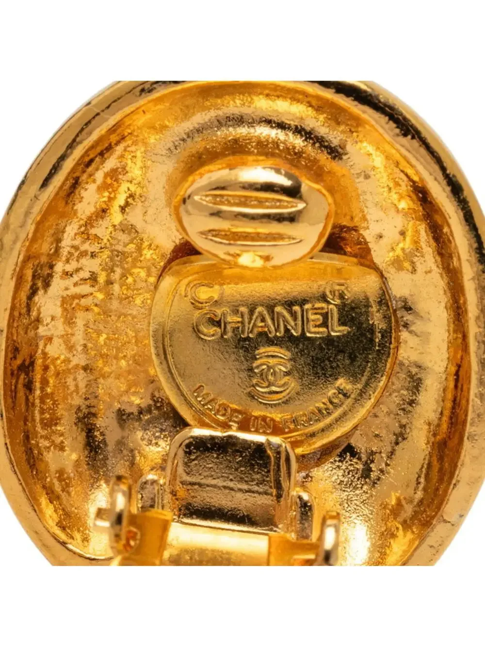 CHANEL elevate your